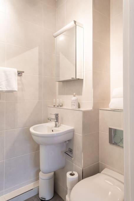 Best City Centre Luxurious Home Free Parking เบลฟาสต์ ภายนอก รูปภาพ