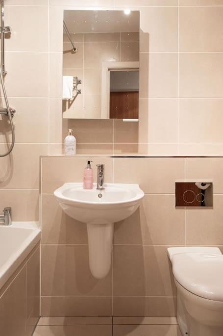Best City Centre Luxurious Home Free Parking เบลฟาสต์ ภายนอก รูปภาพ