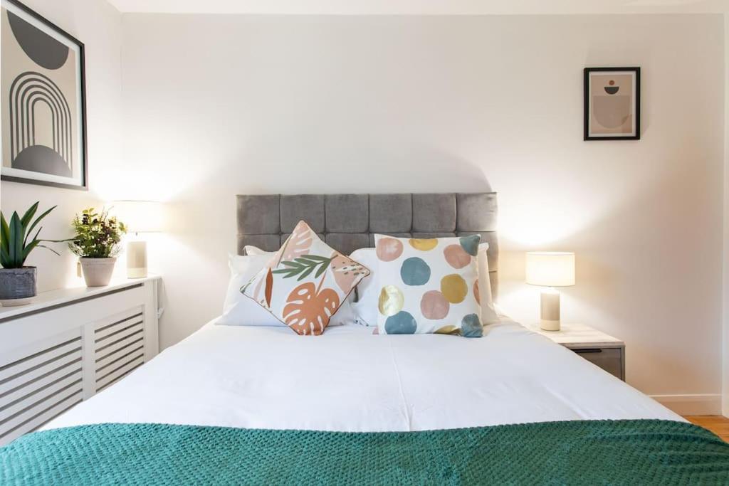 Best City Centre Luxurious Home Free Parking เบลฟาสต์ ภายนอก รูปภาพ