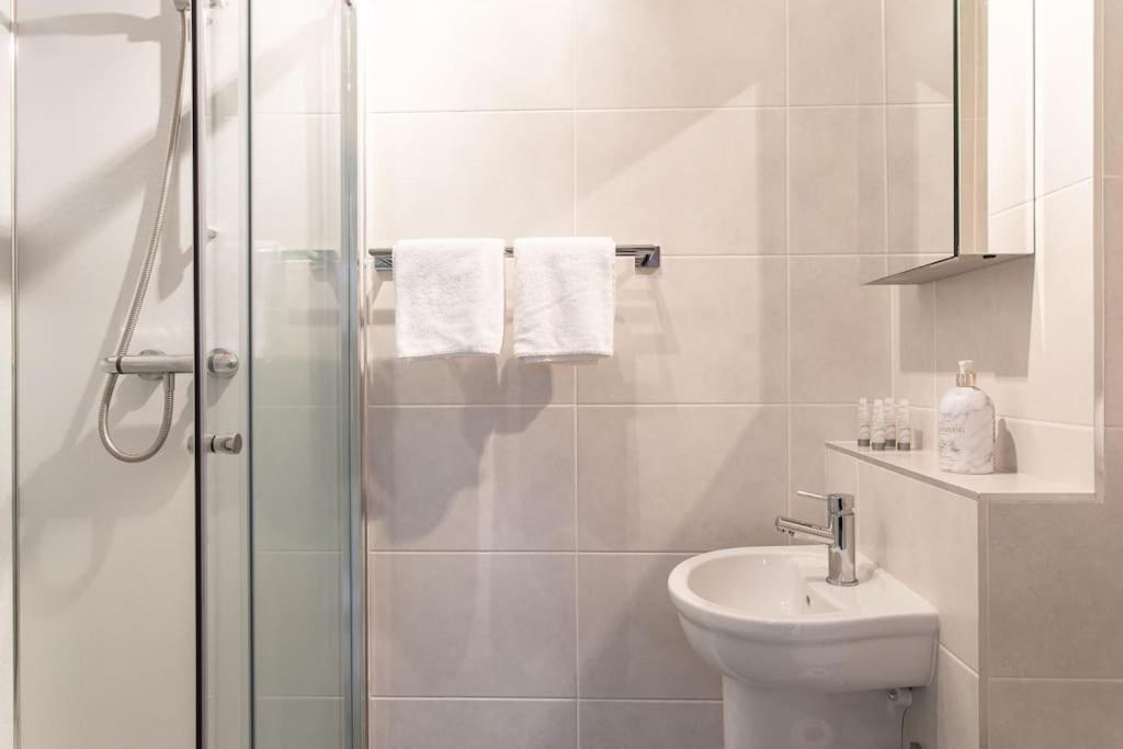 Best City Centre Luxurious Home Free Parking เบลฟาสต์ ภายนอก รูปภาพ