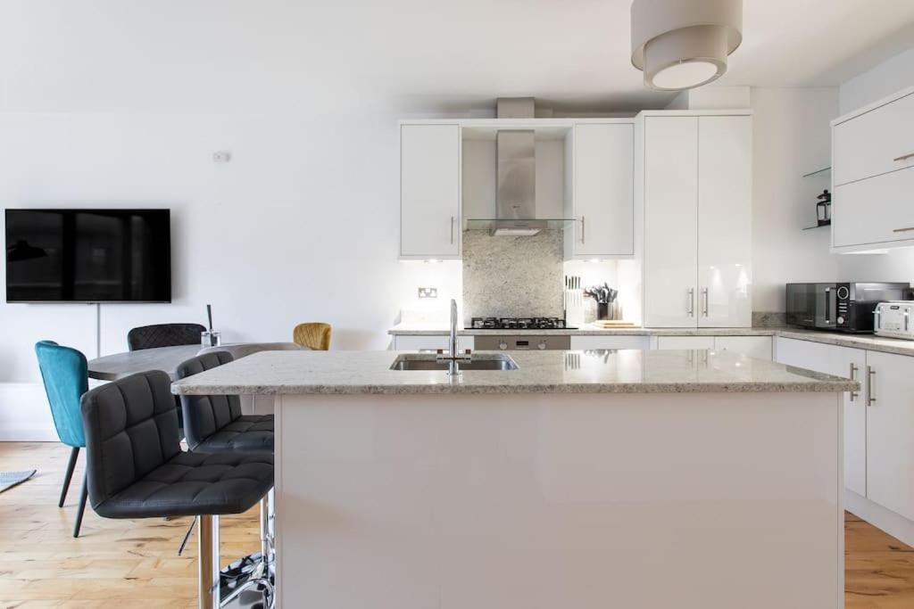 Best City Centre Luxurious Home Free Parking เบลฟาสต์ ภายนอก รูปภาพ