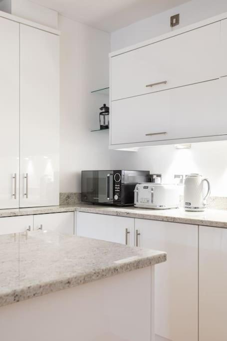 Best City Centre Luxurious Home Free Parking เบลฟาสต์ ภายนอก รูปภาพ